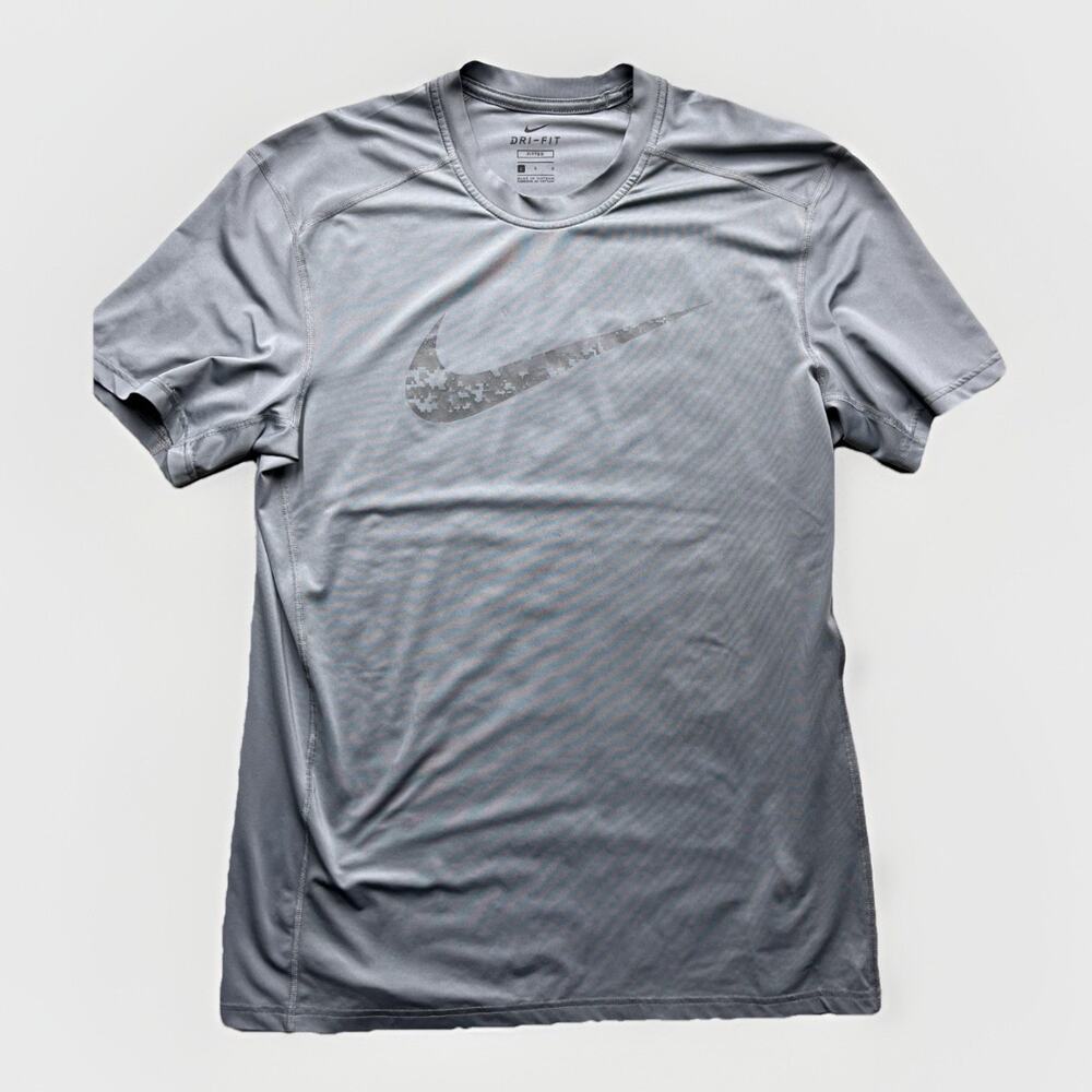 Nike Fitted Shirt Men Large Gray Short Sleeve Digital Camo Center Swoosh Dri-Fit